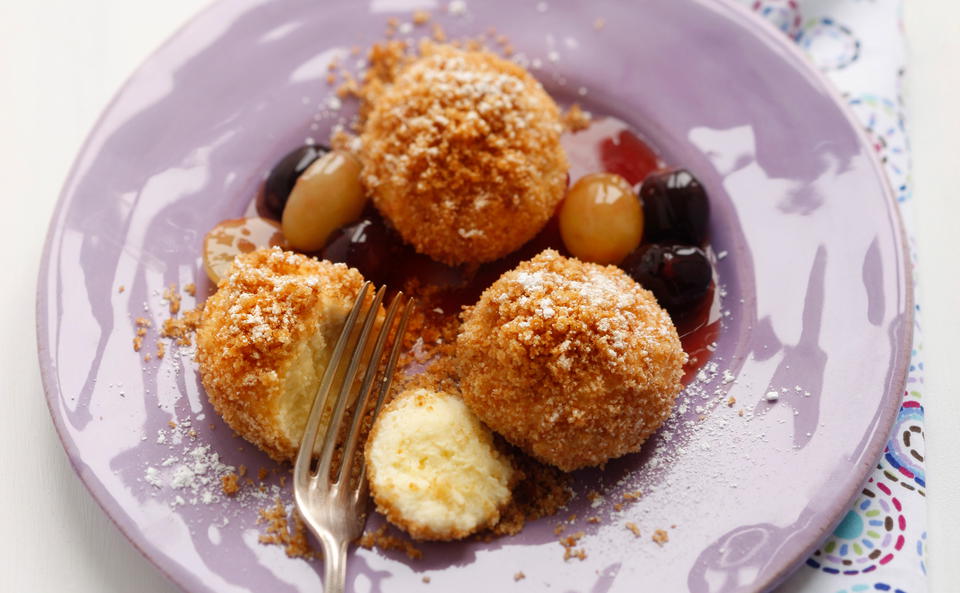 Topfenknödel mit Trauben