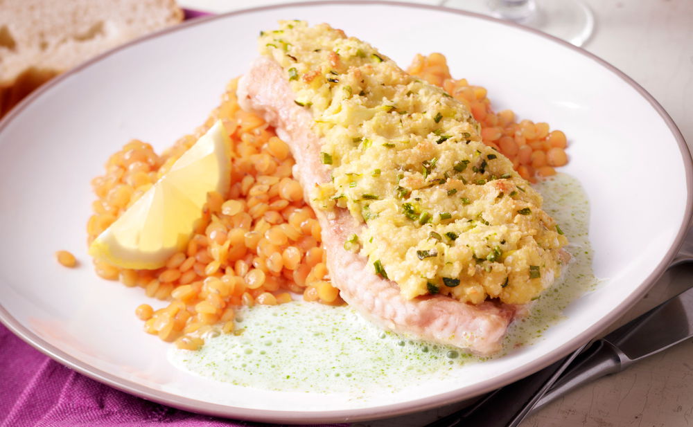 Welsfilet mit Zucchinikruste • Rezept • GUSTO.AT