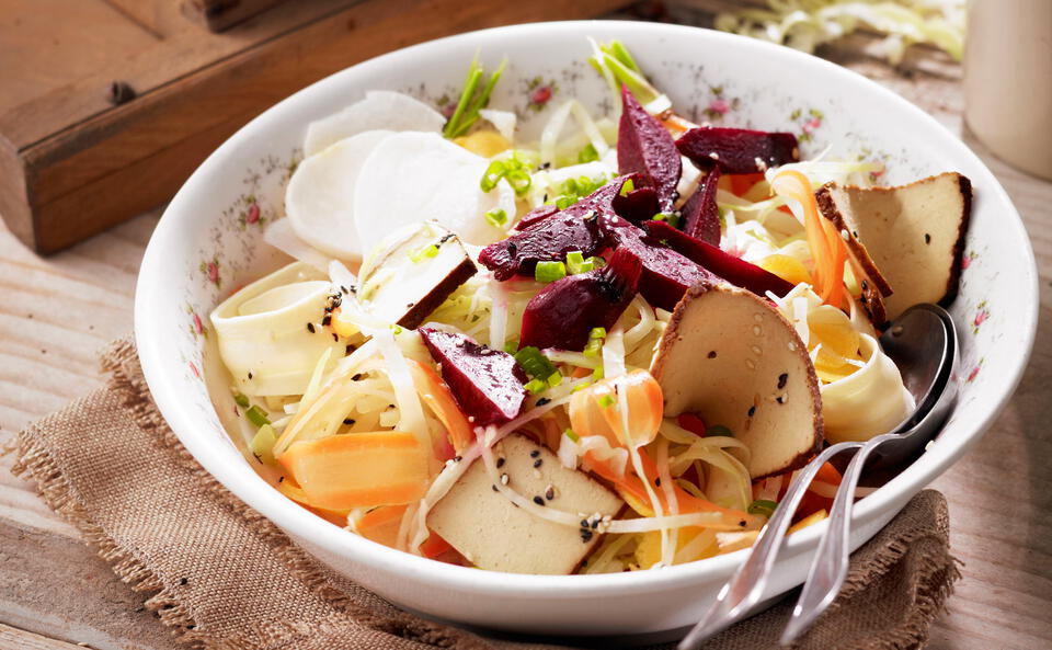 Krautsalat mit Räuchertofu