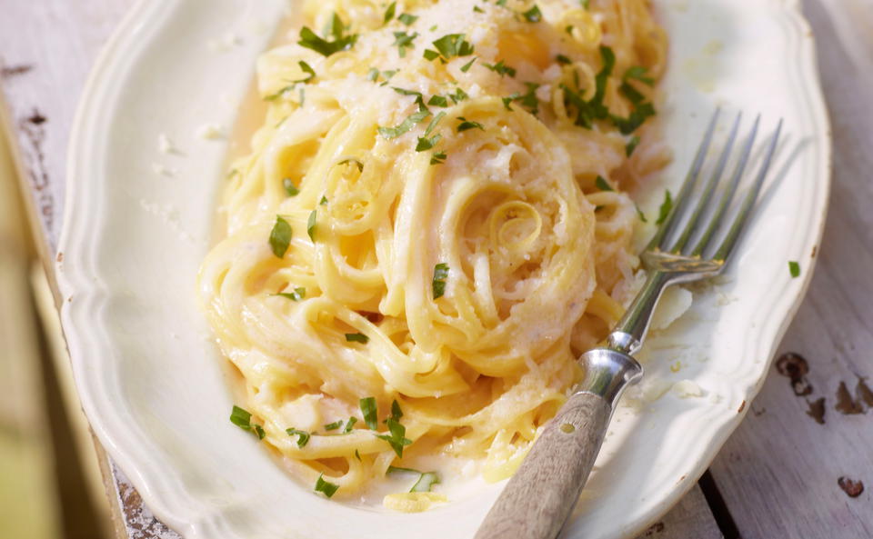 Pasta al limone: Nudeln mit Zitronensauce