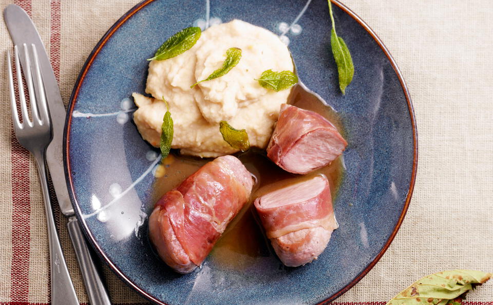 Schweinsfilet mit Bohnen-Salbeipüree