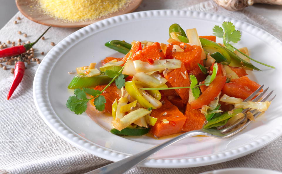 Schmorgemüse mit cremiger Polenta • Rezept • GUSTO.AT