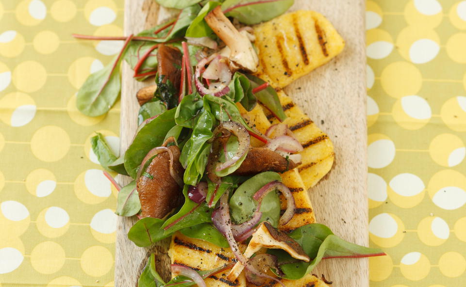 Gegrillte Polenta mit Shiitake und Mangold