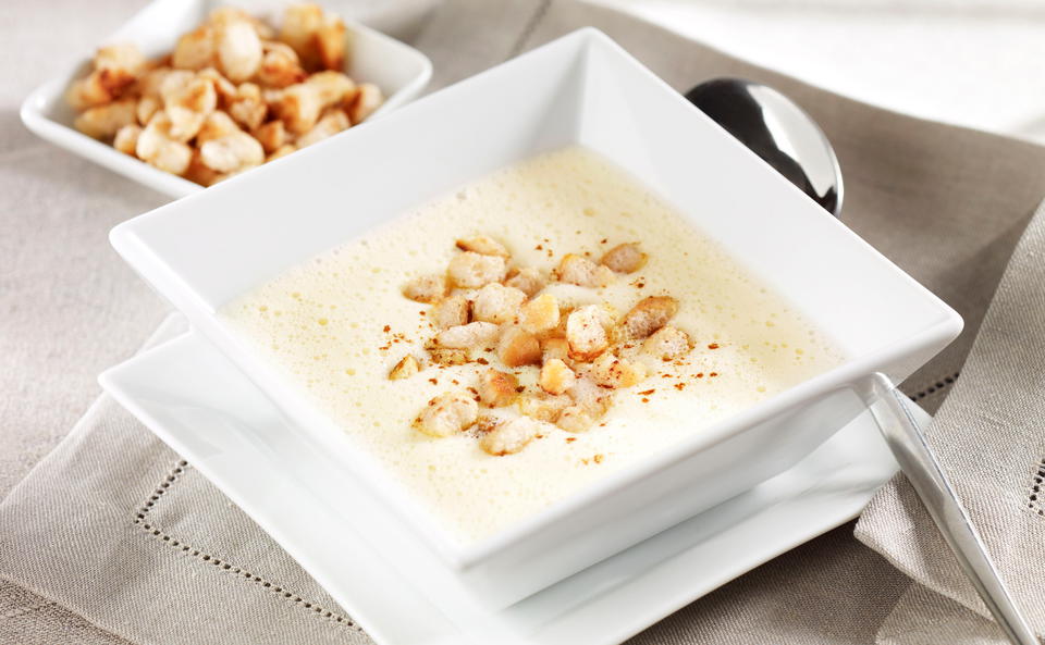 Weinsuppe mit Croûtons • Rezept • GUSTO.AT