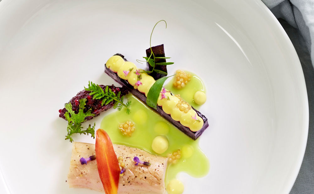 Konfiertes Kaninchenfilet mit Estragonfond und Urkarotten • Rezept