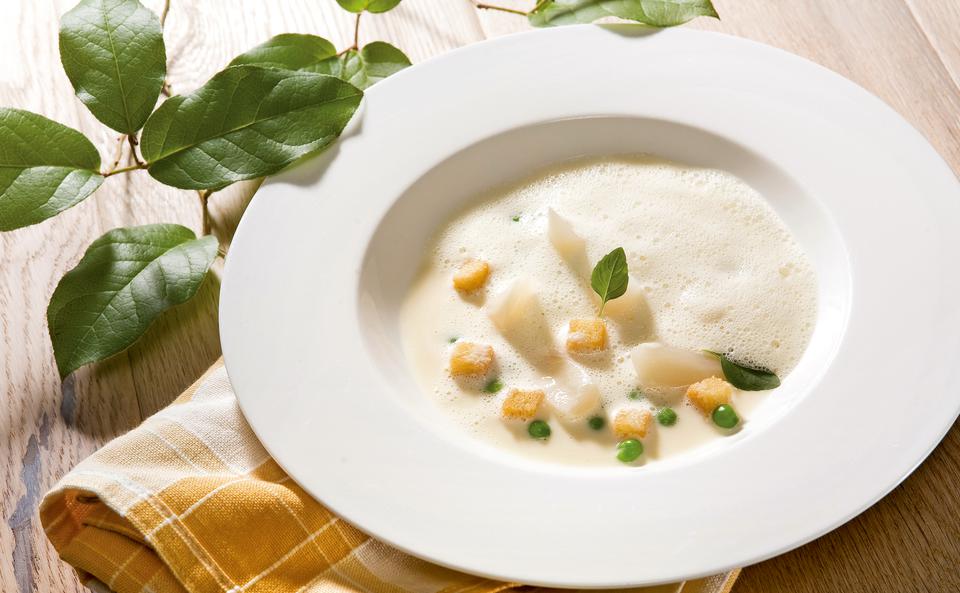 Spargel-Buttermilch-Suppe