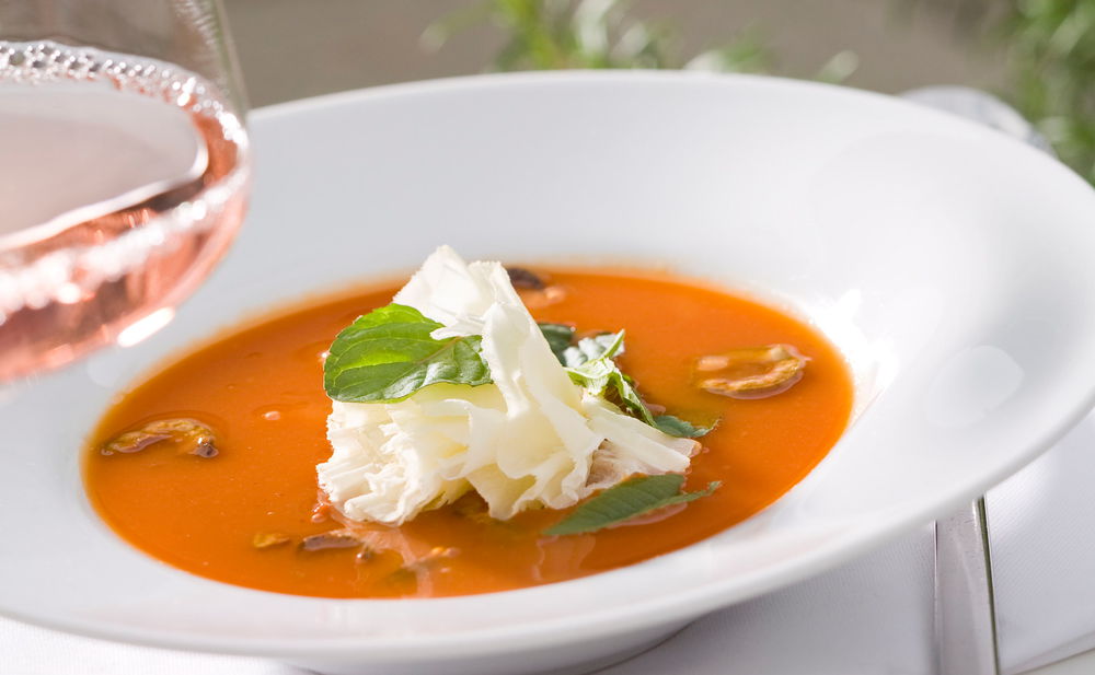 Pannonische Kaltschale mit Tête de Moine • Rezept • GUSTO.AT