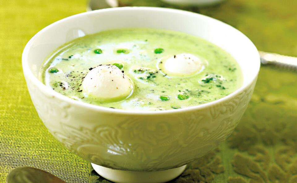 Mangold-Erbsensuppe mit Mozzarella