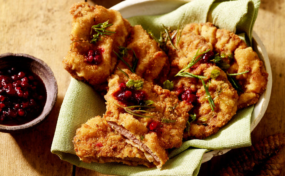 Hirschschnitzel mit Kräuterpanier