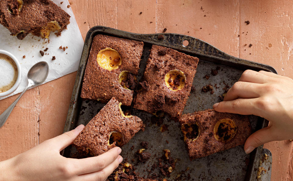 Schoko-Karamellkuchen mit Kaffeestreusel