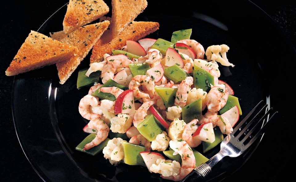 Karfiol-Shrimps-Salat mit Nussmarinade