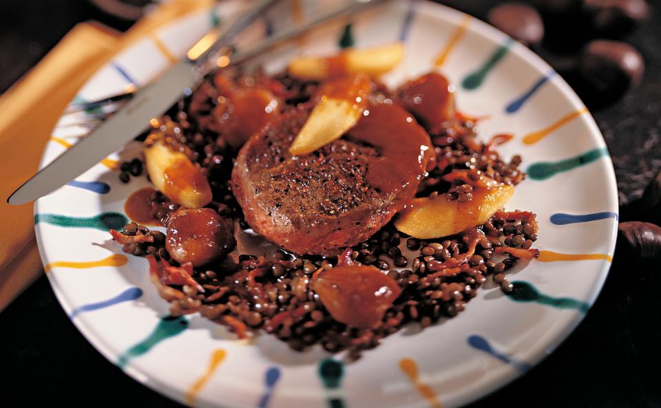 Hirschrückensteak mit Apfel und Maroni