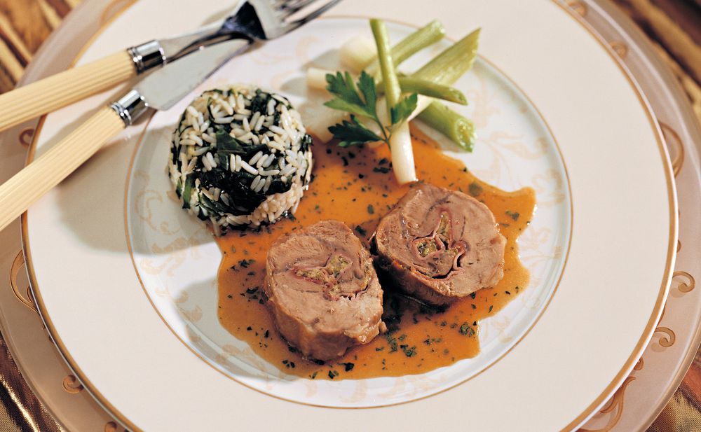 Kalbsvögerl-Rouladen mit Reis und Gemüse • Rezept • GUSTO.AT