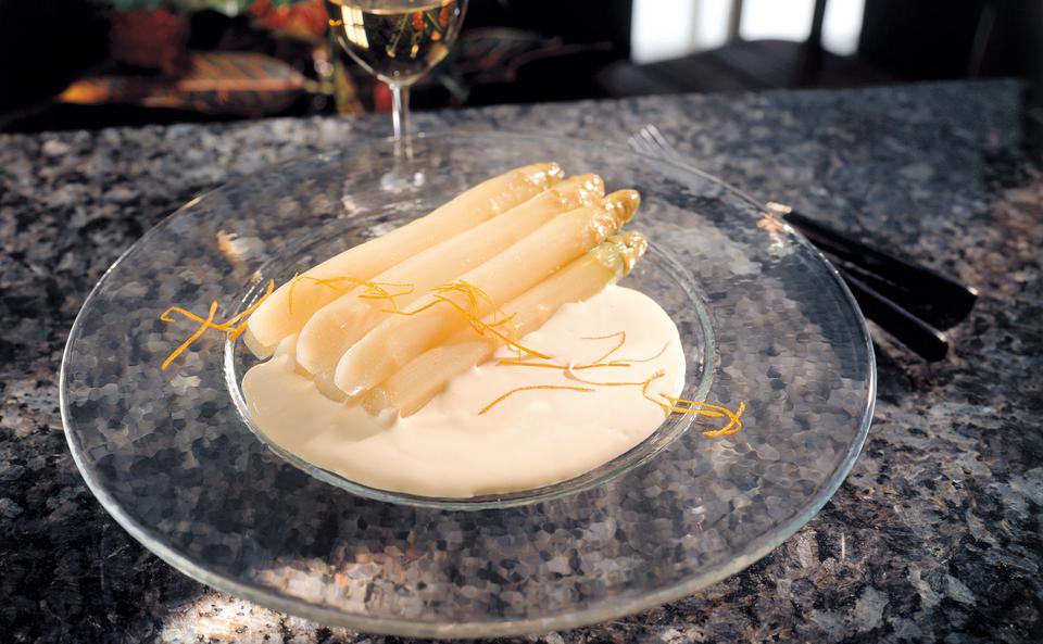 Spargel mit Orangen-Buttersauce