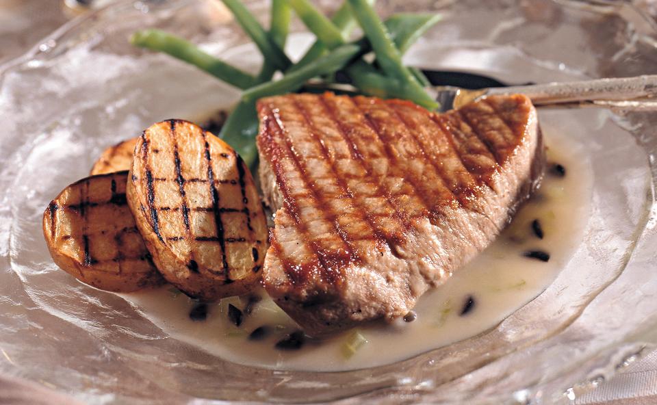 Gegrillte Thunfischsteaks mit Fisolengemüse • Rezept • GUSTO.AT