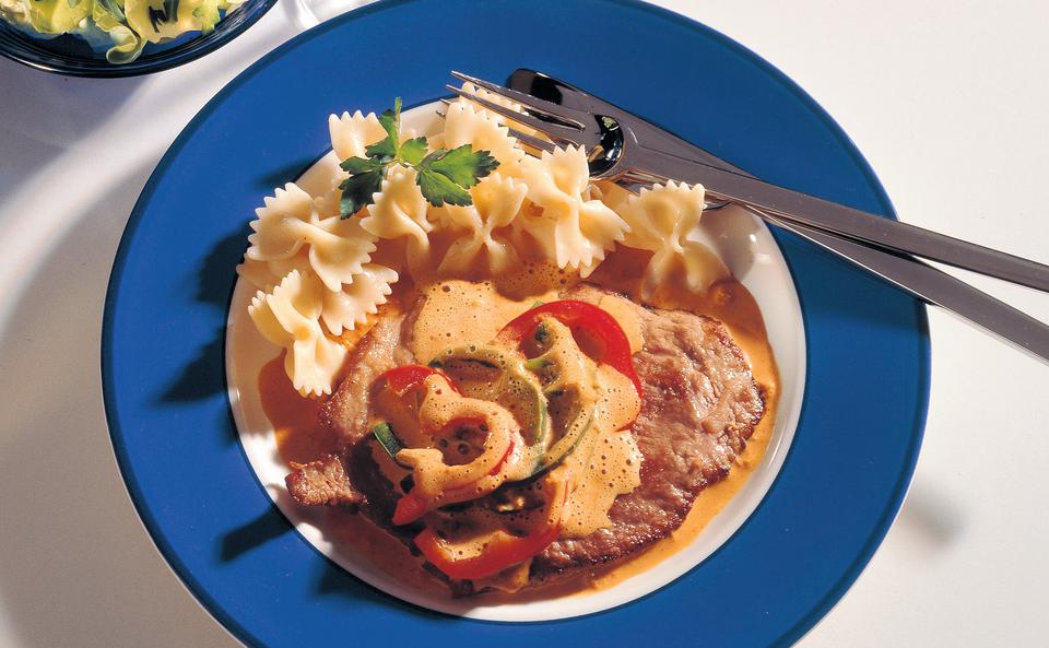 Schweinsschnitzel mit Paprika und Majoran