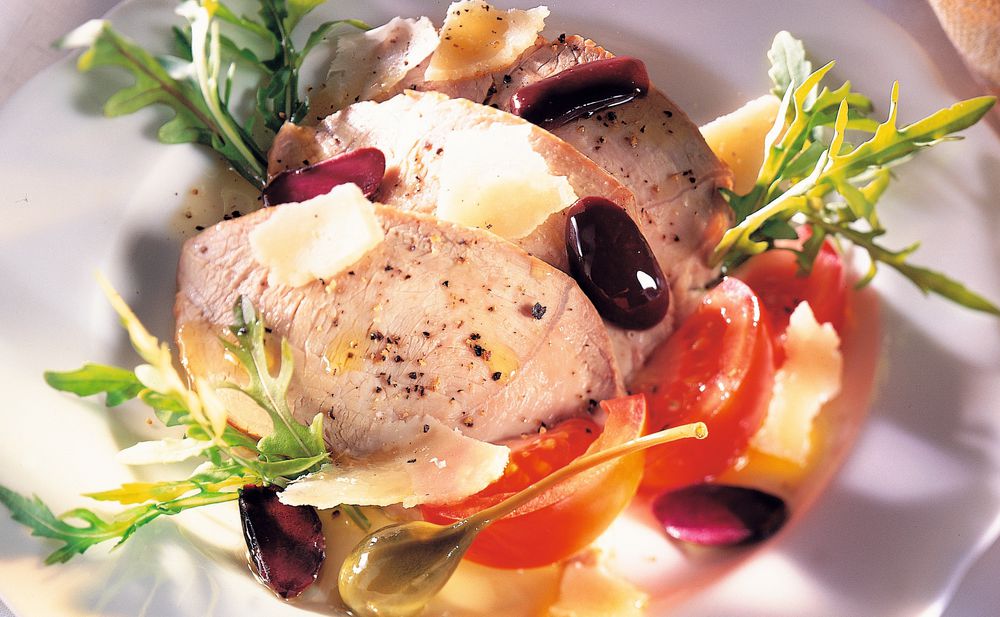 Lauwarmer Kalbsbraten auf Rucola und Paradeisern • Rezept • GUSTO.AT