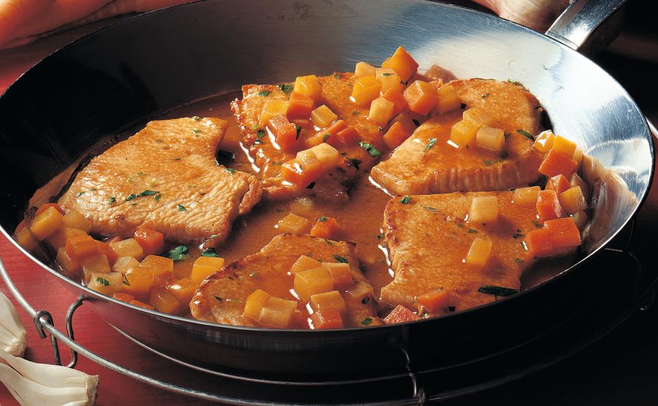 Putenschnitzel mit Majoransauce und Serviettenknödel