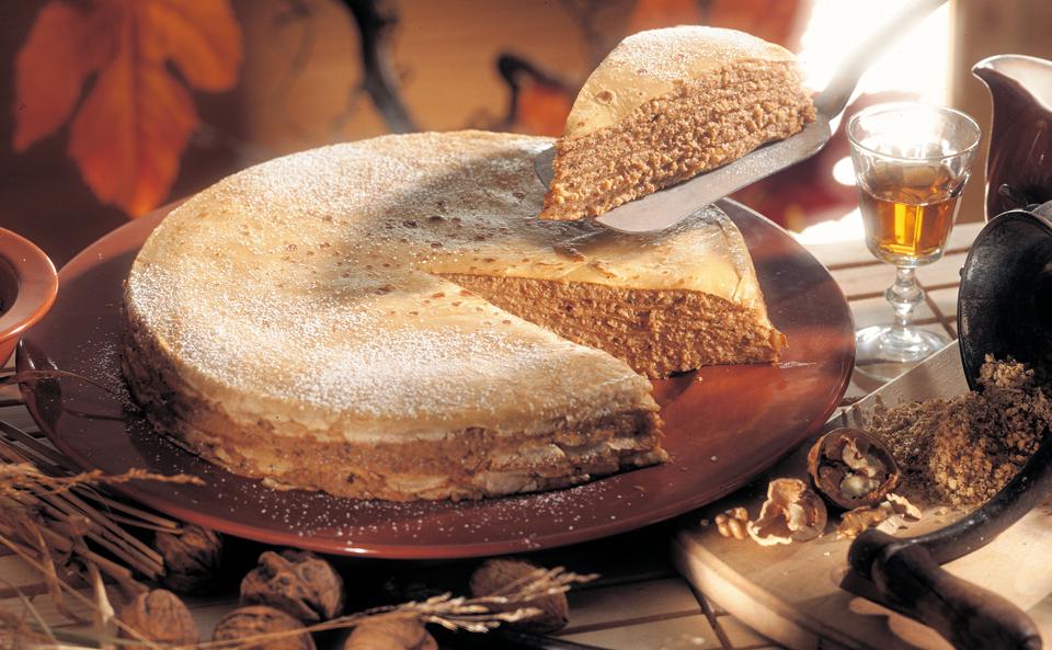Palatschinken-Torte mit Haselnussfülle