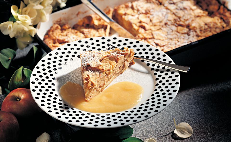 Apfel-Kipferlschmarren mit Apfelmus