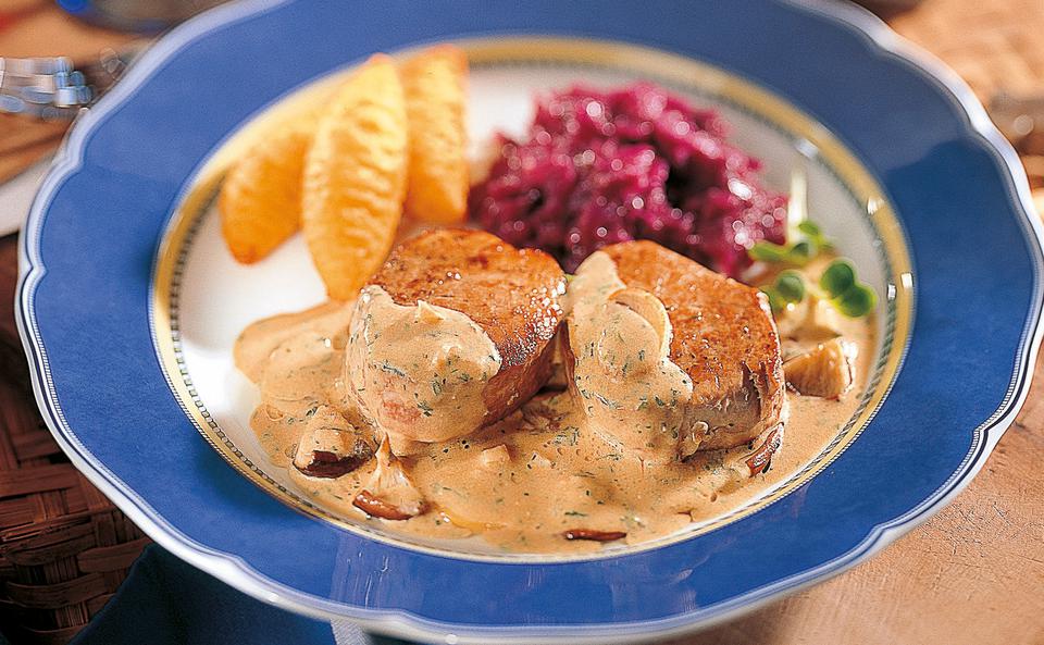 Schweinsmedaillons mit Schwammerlsauce