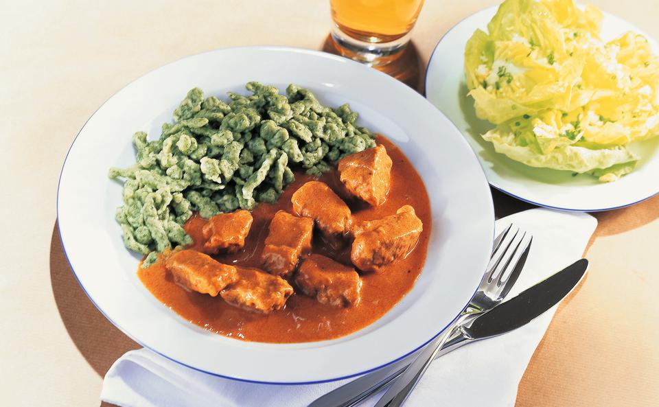 Kalbsrahmgulasch mit Spinatnockerln