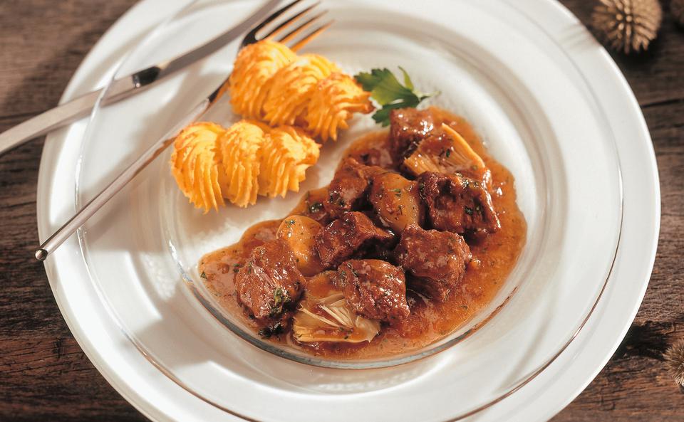 Rindsragout mit Schalotten und Artischocken • Rezept • GUSTO.AT
