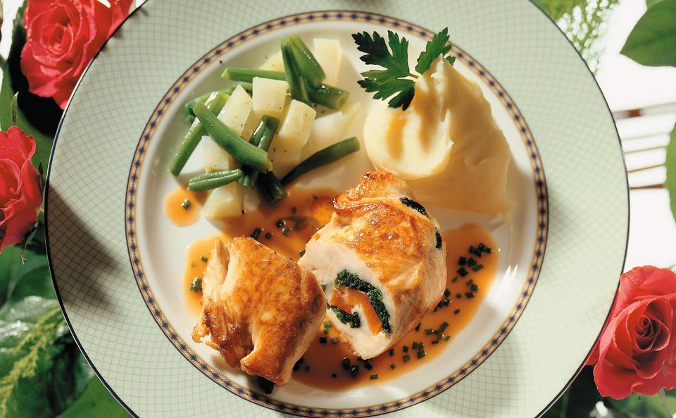 Hühnerschnitzel mit Paprika, Mozzarella und Spinat gefüllt • Rezept