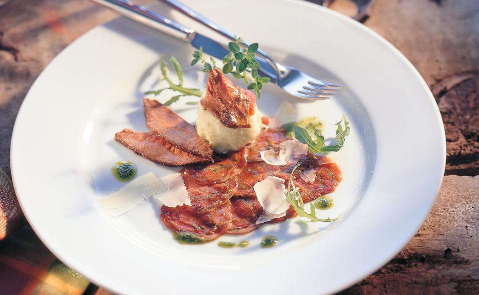 Carpaccio von Ente und Gans mit Rucolapesto • Rezept • GUSTO.AT