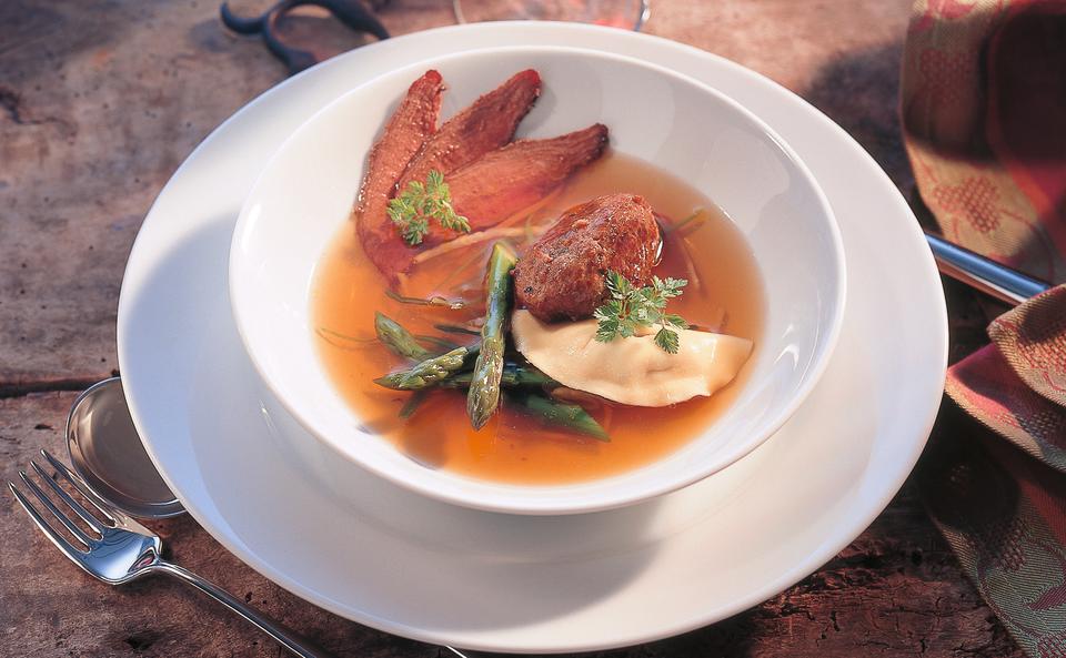 Pot au Feu mit Nockerln und Tortelloni von der Gänseleber • Rezept