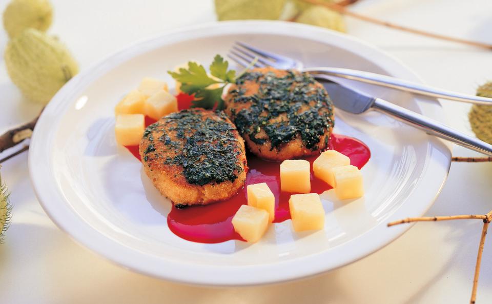 Faschiertes Putenschnitzel in Kräuterpanier mit Buttererdäpfeln