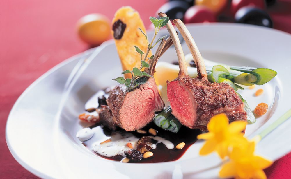 Gebratenes Lammkarree mit Briochetürmchen • Rezept • GUSTO.AT