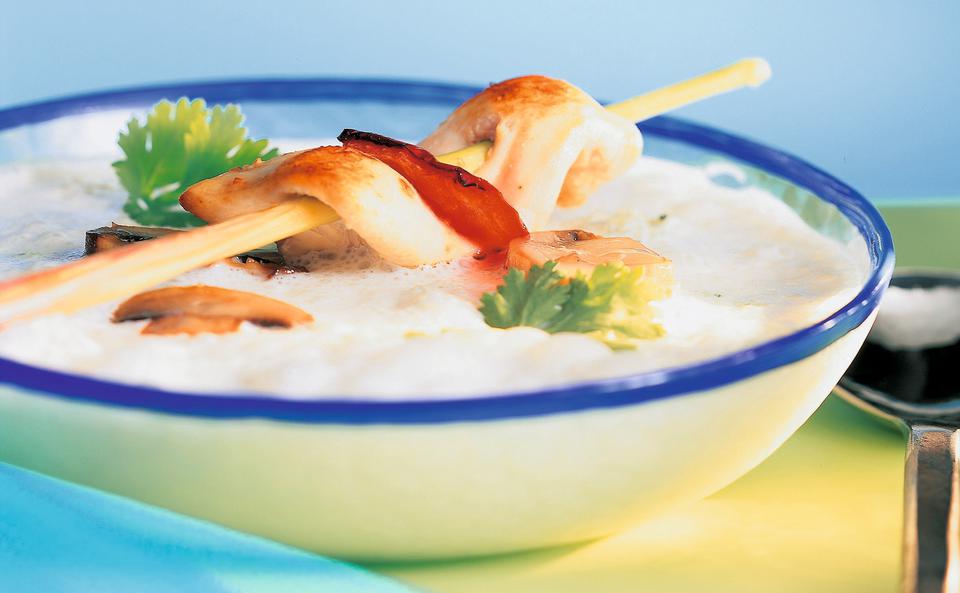 Kokossuppe mit Zitronengras und Hühnerspieß • Rezept • GUSTO.AT