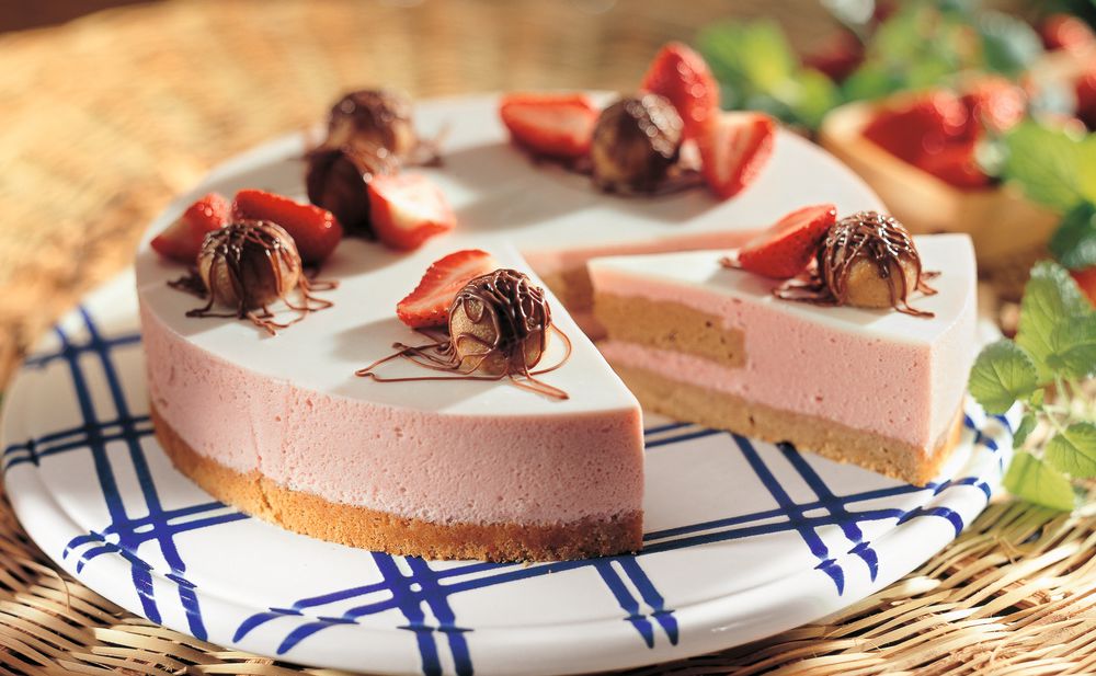 Erdbeertorte mit Nougatboden • Rezept • GUSTO.AT