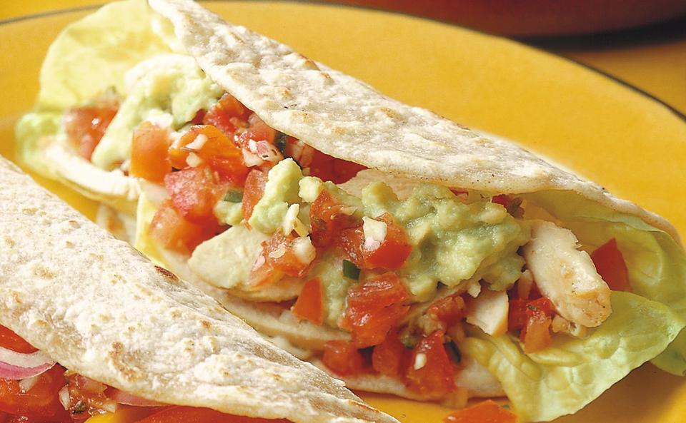 Tortillas California mit Huhn und Guacamole