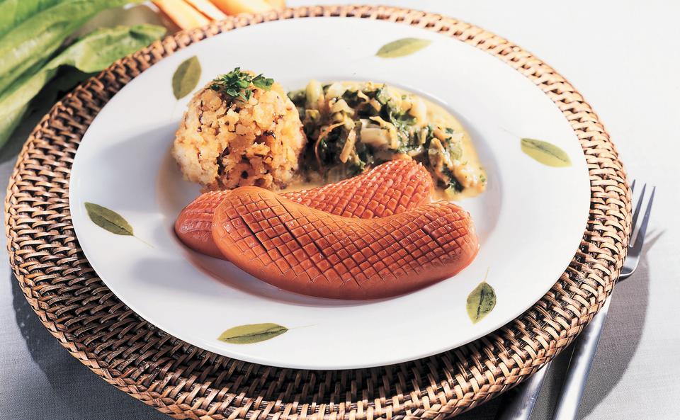 Augsburger mit Kochsalat und Erdäpfel-Schmarren