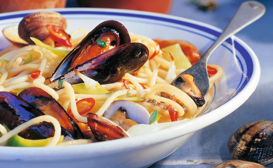 Spaghetti mit Muscheln und Chili