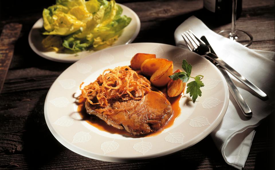 Zwiebelrostbraten mit Braterdäpfeln