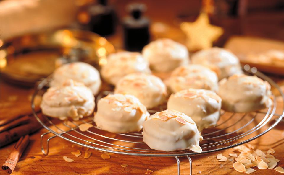 Mandel-Marzipan-Lebkuchen mit weißer Schokolade