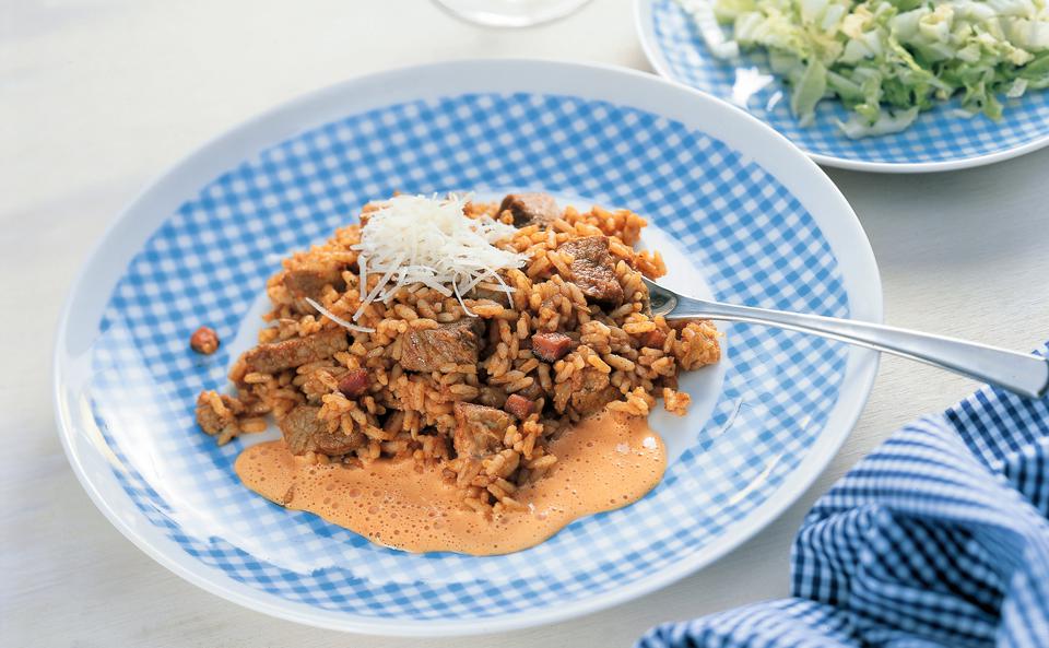 Pikantes Reisfleisch mit Paprikasauce und Chinakohlsalat
