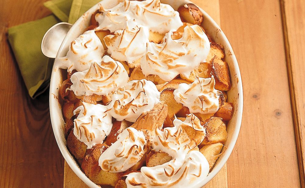 Kipferlauflauf mit Weinäpfeln auf Vanilleschaum • Rezept • GUSTO.AT