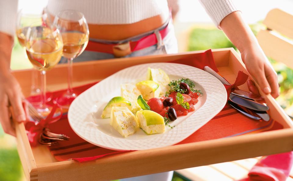 Erdäpfel-Lauch-Terrine mit Schafkäse und Paradeis-Dressing