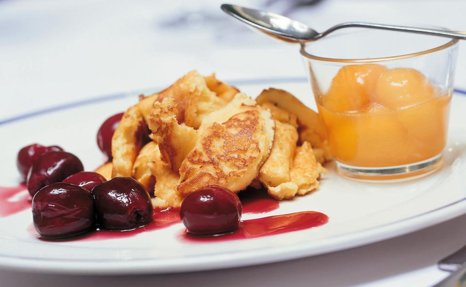 Topfenschmarren mit kalt gerührten Früchten • Rezept • GUSTO.AT