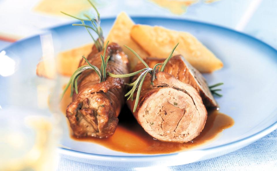 Involtini di vitello mit Gnocchi alla romana (Kalbfleischröllchen)