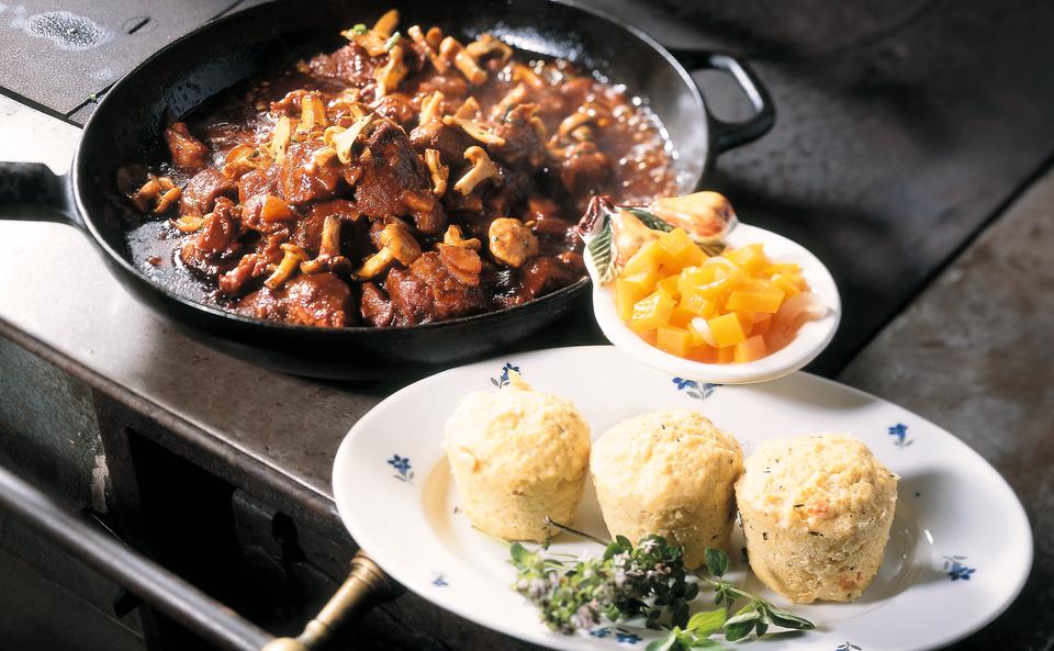 Ragout vom Waldschwein mit Polenta-Aufläufen