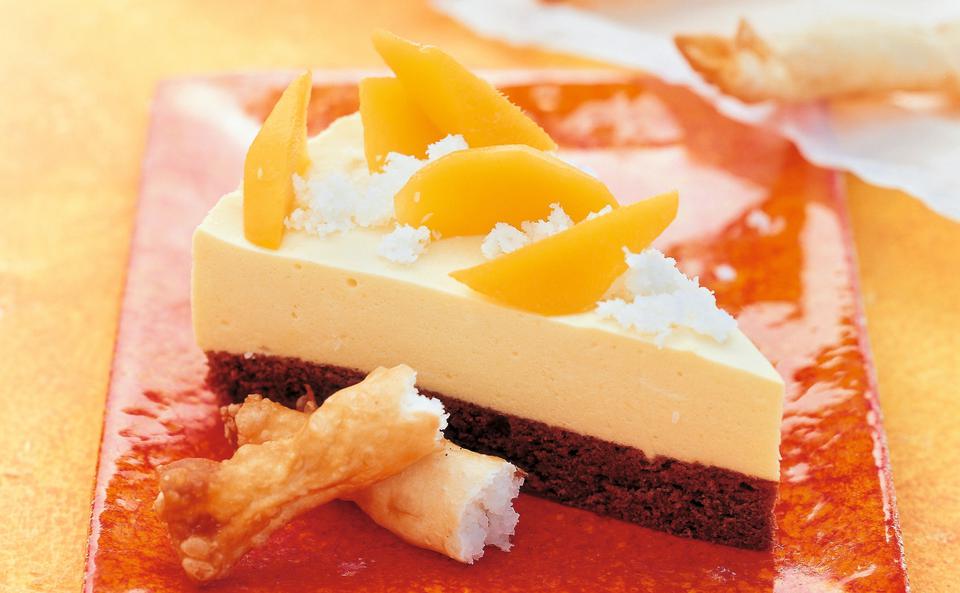 Mangotorte mit Kokosröllchen