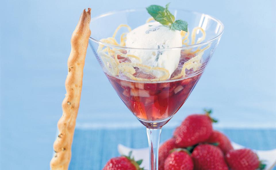 Erdbeer-Prosecco-Gelee mit Zitronenmelissen-Mousse