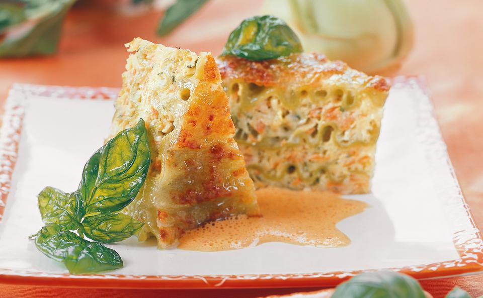 Veggie-Lasagne mit Mozzarella und Paprikasauce