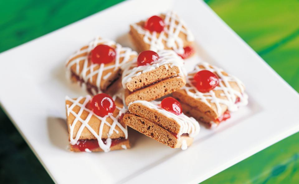 Lebkuchenschnitten mit kandierten Kirschen