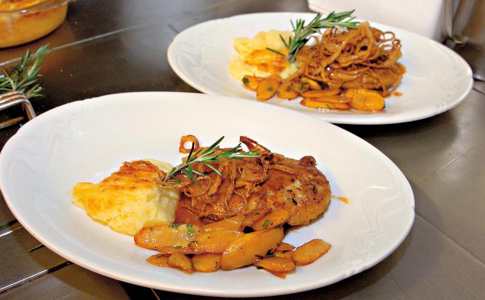 Butterschnitzel mit flambiertem Erdäpfelpüree